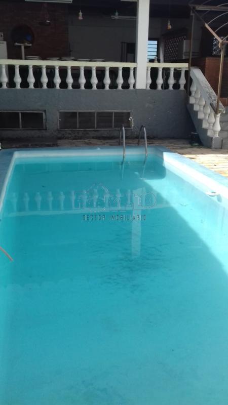 Casa 243m² 4 dormitórios com piscina